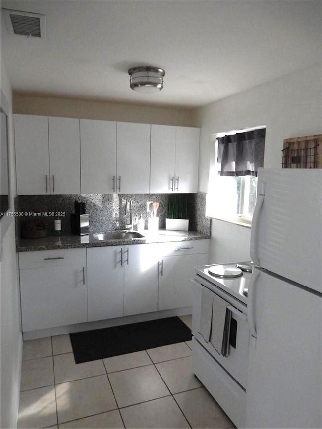 231 Sw 15 Th St, Home with 0 bedrooms, 0 bathrooms and 12 parking in Pompano Beach FL | Image 17