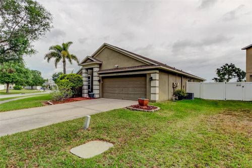 8423 Canterbury Lake Blvd, TAMPA, FL, 33619-6669 | Card Image