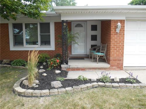 1440 W Elmwood Ave, Clawson, MI, 48017-1362 | Card Image