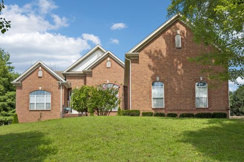 830 Loretta Dr, Goodlettsville, TN, 37072-3160 | Card Image