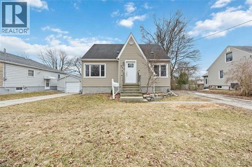 717 Oakdale Ave, Sarnia, ON, N7V2B1 | Card Image