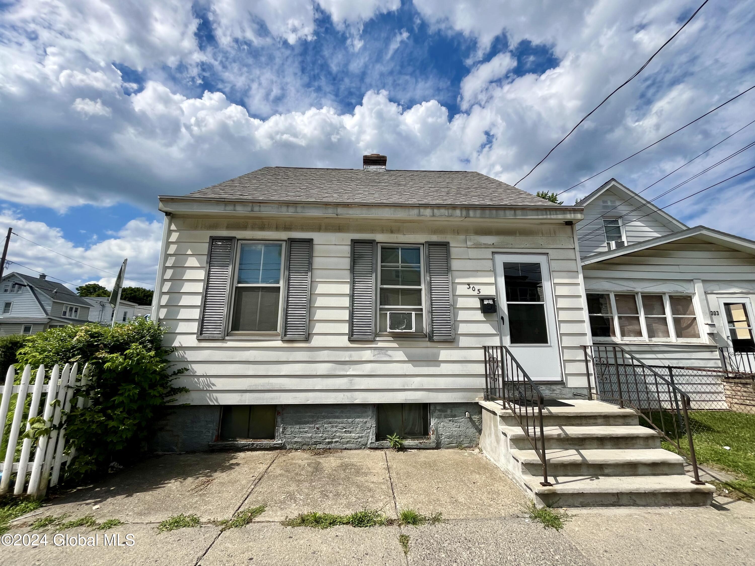 2nd Ave, Albany, NY 12209