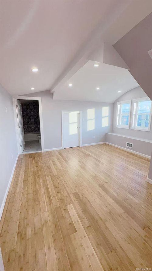 149 Hawtree St, Ozone Park, NY, 11417-2863 | Card Image