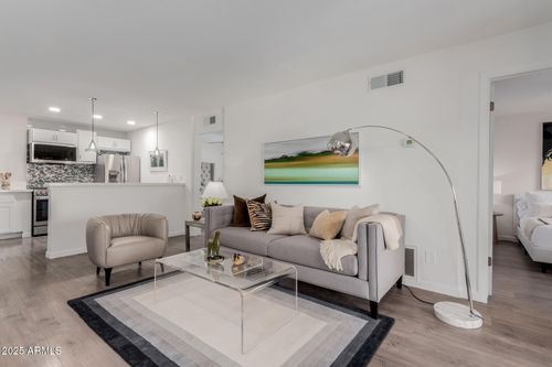 m12-5525 E Thomas Rd, Phoenix, AZ, 85018-8126 | Card Image