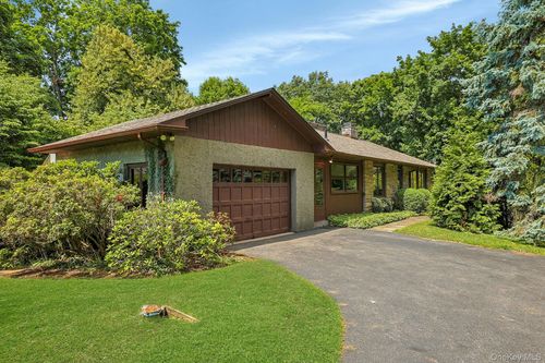 15 Grandview Ln, Thornwood, NY, 10594-1802 | Card Image