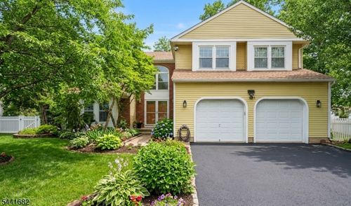 9 Chipwood Ln, North Brunswick, NJ, 08902-1490 | Card Image