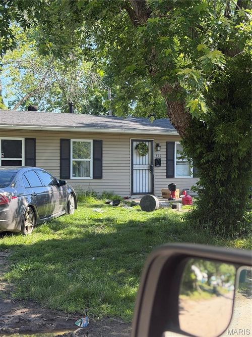 822 Saint Matthew Dr, Cahokia, IL, 62206-1738 | Card Image