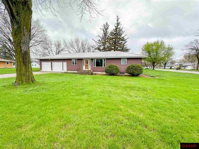 202 W 8th Street, House other with 4 bedrooms, 1 bathrooms and null parking in Winthrop MN | Image 2