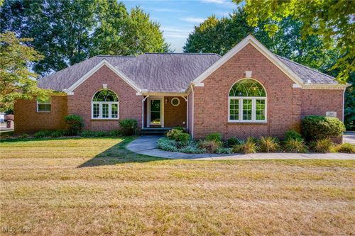 2107 Pearce Cir, Salem, OH, 44460-1885 | Card Image