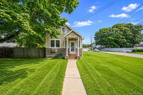 568 N Wellwood Avenue, Babylon, NY, 11757 | Card Image