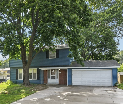 125 Battle Creek Pl, Saint Paul, MN, 55119-4944 | Card Image