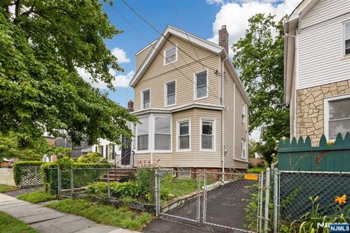 98 Forest St, Montclair, NJ, 07042-3815 | Card Image