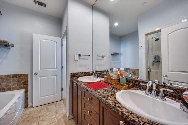 UNIT-16 - 13900 Noel Rd, Condo with 2 bedrooms, 2 bathrooms and null parking in Dallas TX | Image 16