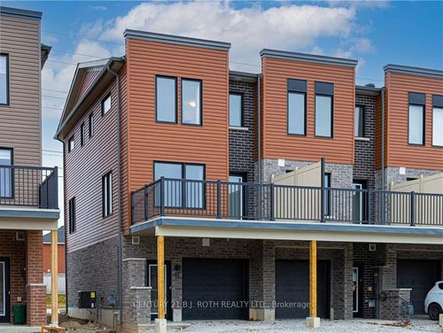 17 Fairlane Ave, Barrie, ON, L9J0N1 | Card Image