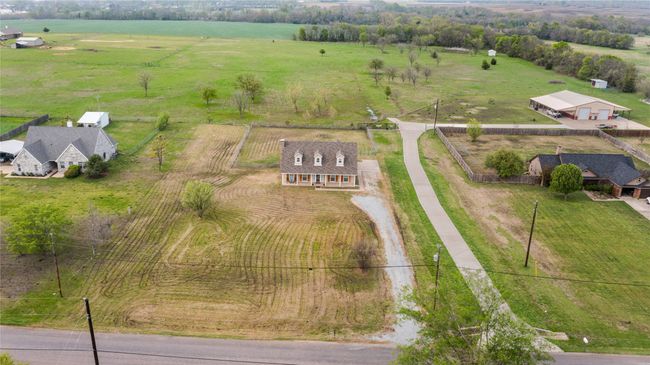 392 Old Highway 6, House other with 3 bedrooms, 2 bathrooms and null parking in Howe TX | Image 28