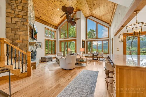 35 Crestview Ln, Banner Elk, NC, 28604-7102 | Card Image