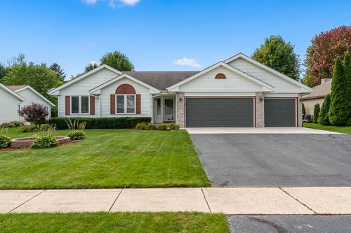 6657 Hartwig Dr, CHERRY VALLEY, IL, 61016-9110 | Card Image