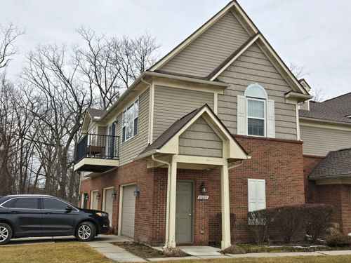 27629 Hidden Oaks Dr, Trenton, MI, 48183-3056 | Card Image