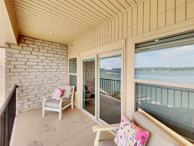 Balcony with a water view | Image 20