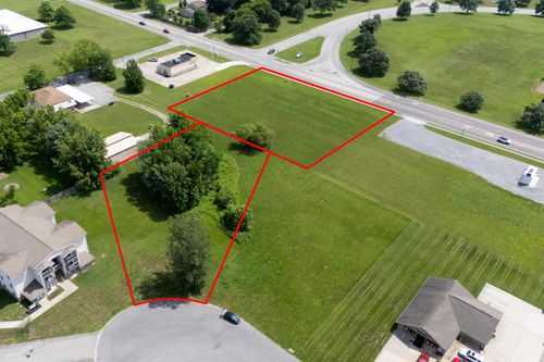703A S Greenbriar Rd, Carterville, IL, 62918-1694 | Card Image