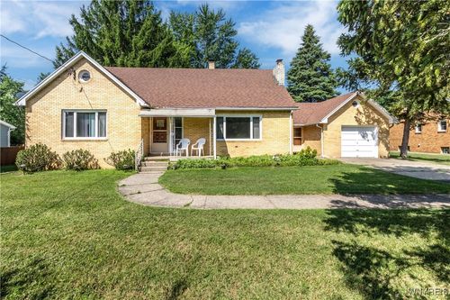 49 Bielak Rd, Orchard Park, NY, 14127-1007 | Card Image