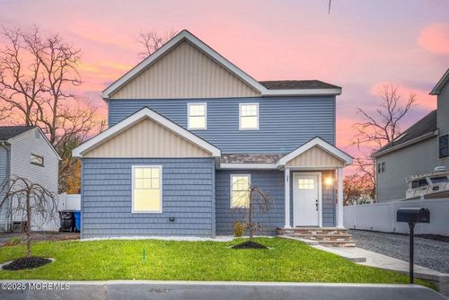 20 Duchess Ave, North Middletown, NJ, 07748-5212 | Card Image