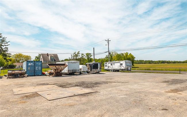 View of vehicle parking | Image 29