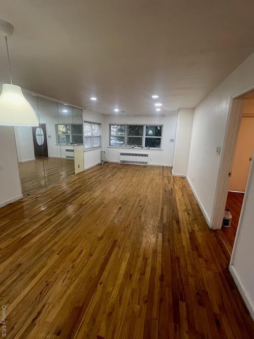 1-69 229th St, Oakland Gardens, NY, 11364-3118 | Card Image