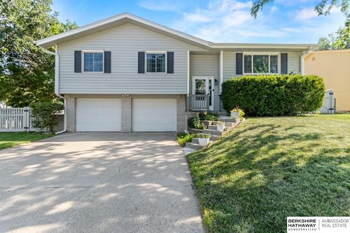 3001 Lynnwood Dr, Bellevue, NE, 68123-2140 | Card Image