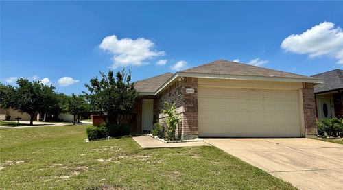 4020 Shawnee Trl, Heartland, TX, 75126-8245 | Card Image