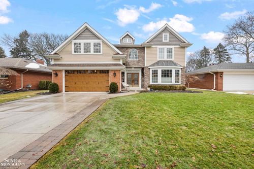 680 Pear Tree Ln, Grosse Pointe Woods, MI, 48236-2723 | Card Image