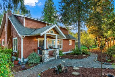 North-facing Front Porch | Image 2