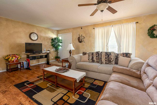 1202 S Hadfield St, House other with 3 bedrooms, 2 bathrooms and null parking in Marion IL | Image 5
