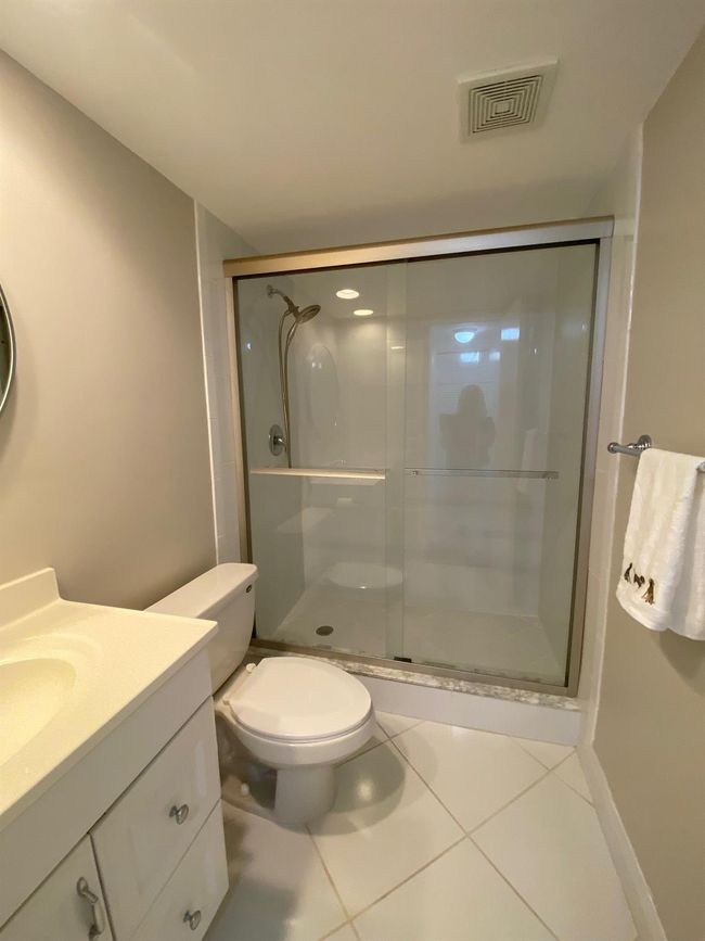APT-104 - 3051 N Course Dr, Condo with 2 bedrooms, 2 bathrooms and null parking in Pompano Beach FL | Image 34