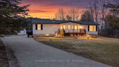 26576 Park Rd, Sutton West, ON, L0E1R0 | Card Image