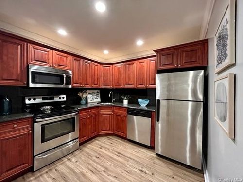 apt-50-255 Main St, East Islip, NY, 11730-2726 | Card Image