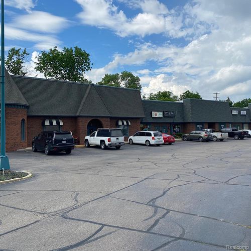 h-11225 S Saginaw St, Grand Blanc, MI, 48439-1285 | Card Image