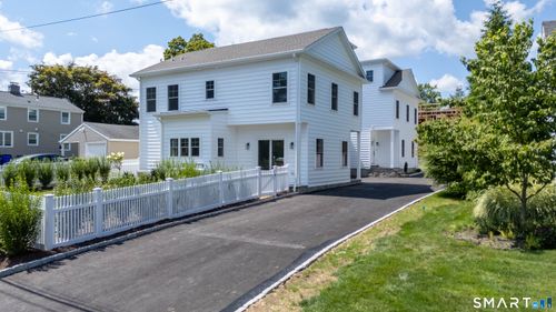 30 Country Rd, Fairfield, CT, 06824-4010 | Card Image