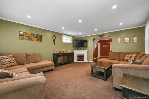 78-33 64th St, Glendale, NY, 11385-6814 | Card Image