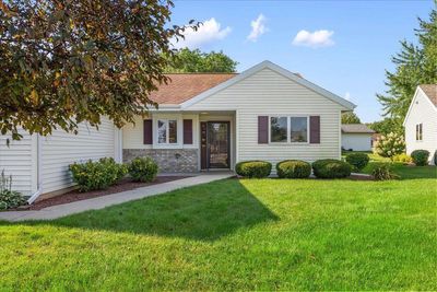 521 Meadowbrook Court, Condo with 2 bedrooms, 1 bathrooms and null parking in Marshall WI | Image 1