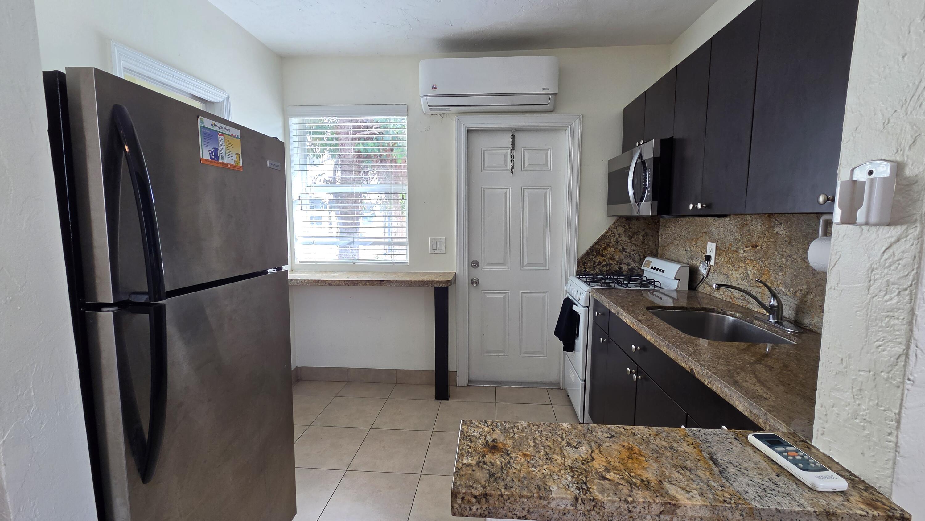 Residential Lease in Lake Worth Beach 4
