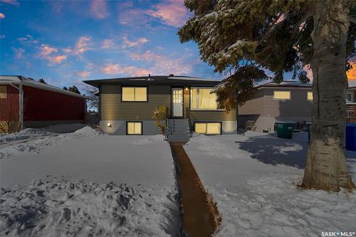 211 Witney Ave N, Saskatoon, SK, S7L3M2 | Card Image