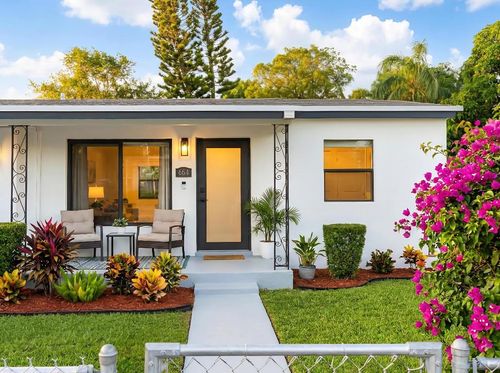 664 W 2nd St, Riviera Beach, FL, 33404-7618 | Card Image