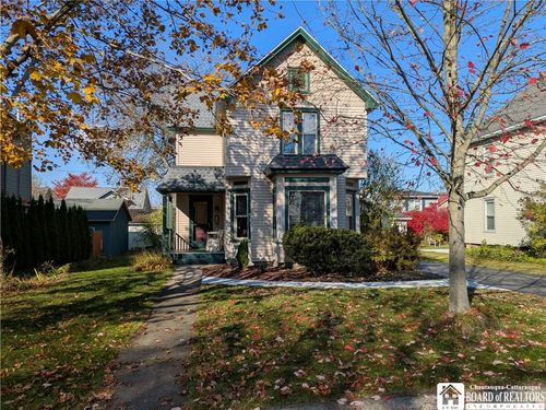 33 Maple St, Bemus Point, NY, 14712-9549 | Card Image