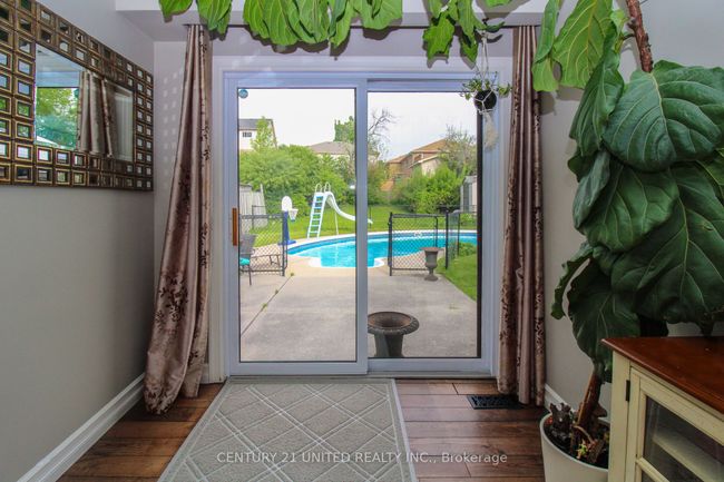 2046 Meadowview Rd, House other with 4 bedrooms, 3 bathrooms and 4 parking in Peterborough ON | Image 16