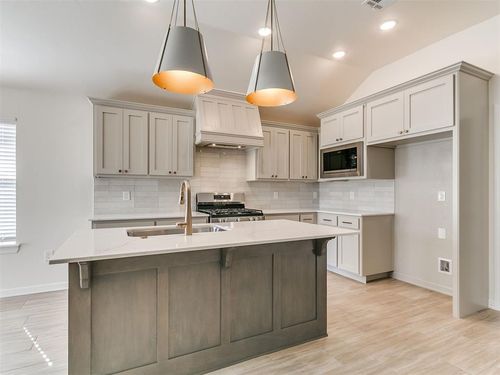 7612 Wilshire Woods Dr, Yukon, OK, 73099-4395 | Card Image