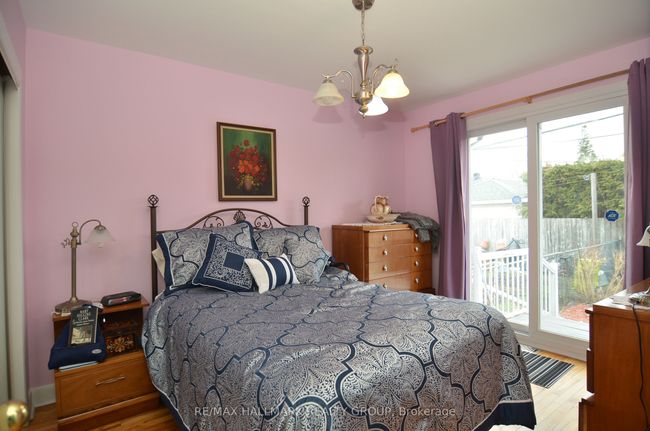 686 Cummings Ave, House attached with 3 bedrooms, 1 bathrooms and 2 parking in Ottawa ON | Image 10