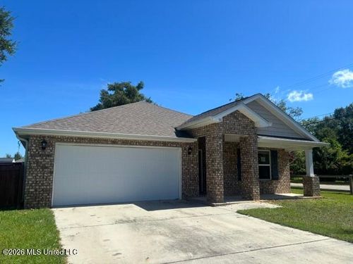 101 Rosie Dr, Long Beach, MS, 39560-2315 | Card Image