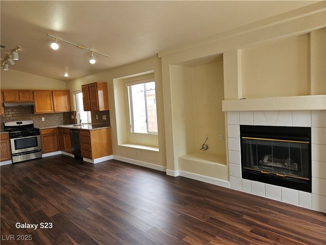 916 Autumn Royal Ln, House other with 3 bedrooms, 2 bathrooms and null parking in Las Vegas NV | Image 5