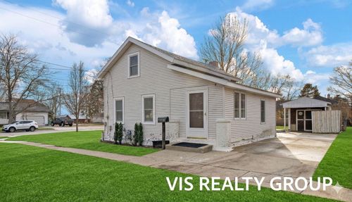 319 Visser St, Spring Lake, MI, 49456-2062 | Card Image